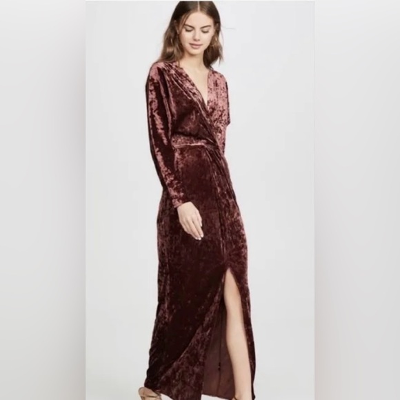 Wayf Dresses & Skirts - WAYF Brown Velvet Fall Roslyn Twist Front Key Maxi Dress Size: Small